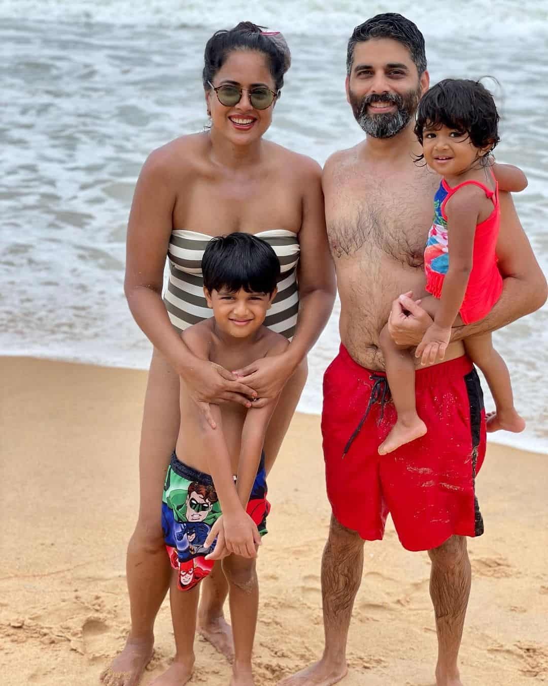  సమీరా రెడ్డి హాట్ బికినీ ఫొటోలు.. గతంలో ఎప్పుడు లేని విధంగా మరింత ఘాటుగా..