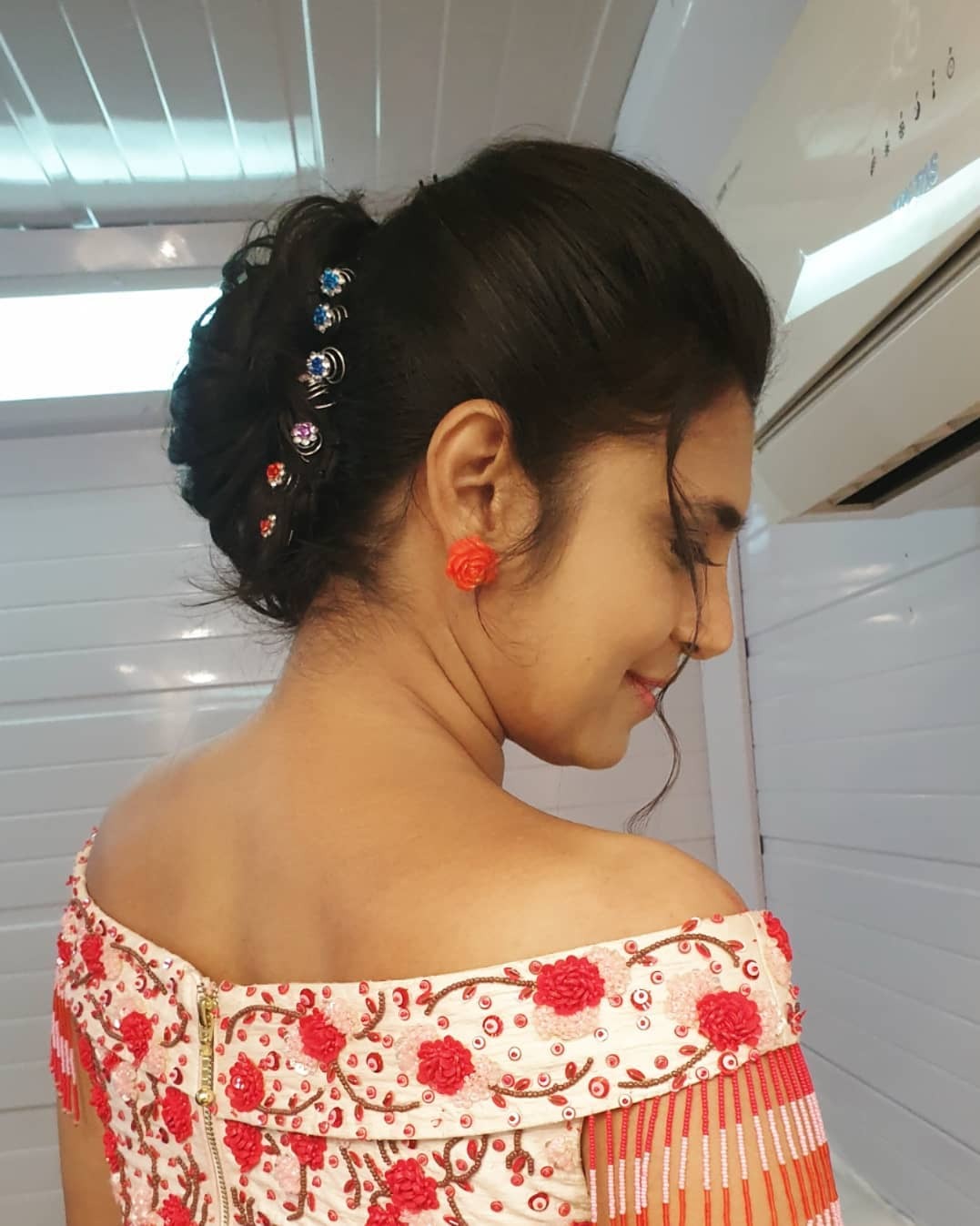  இளம் ஹீரோயின்களுக்கு டஃப் கொடுக்கும் கஸ்தூரி... பாவாடை ஜாக்கெட்டில் கலக்கல் போட்டோ ஷூட்!