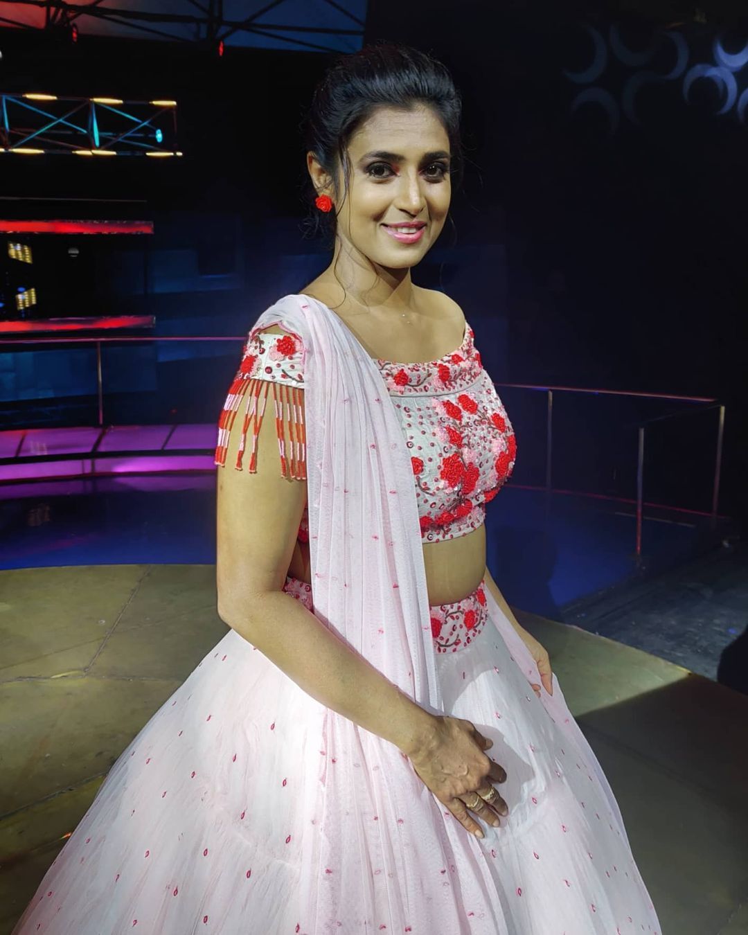  இளம் ஹீரோயின்களுக்கு டஃப் கொடுக்கும் கஸ்தூரி... பாவாடை ஜாக்கெட்டில் கலக்கல் போட்டோ ஷூட்!