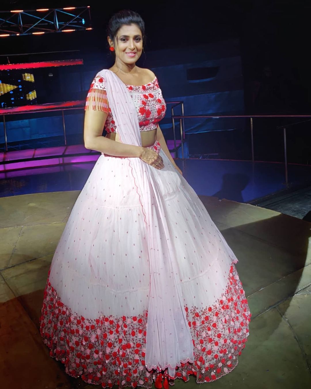  இளம் ஹீரோயின்களுக்கு டஃப் கொடுக்கும் கஸ்தூரி... பாவாடை ஜாக்கெட்டில் கலக்கல் போட்டோ ஷூட்!