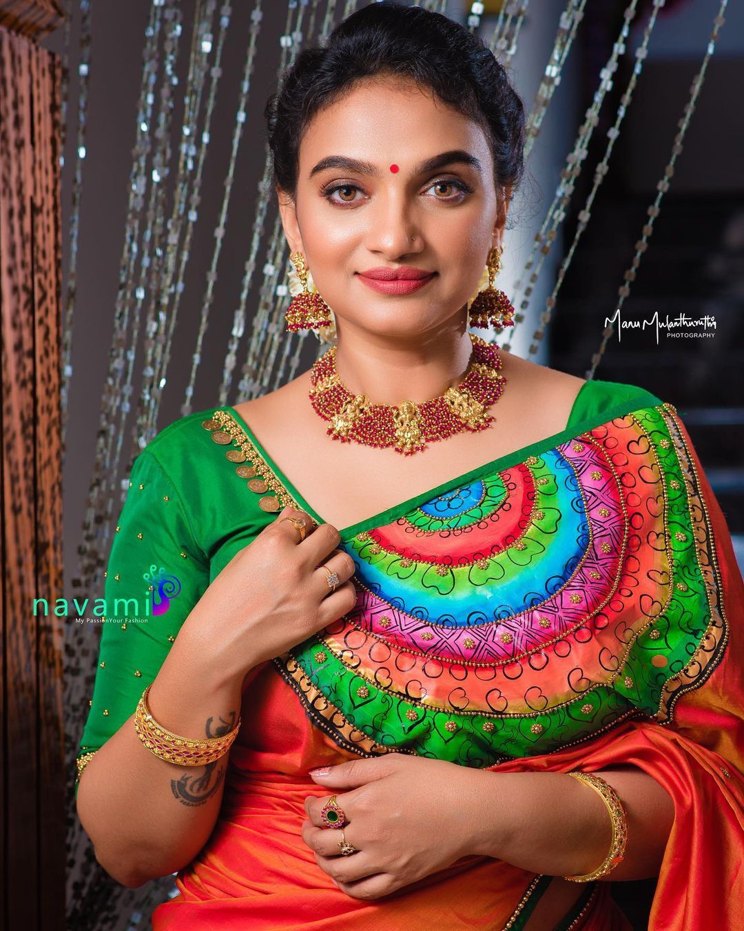 നീലസാരിയില്‍ ഗ്ലാമറസായി കൃഷ്ണ പ്രഭ; കലക്കന്‍ എന്ന് സോഷ്യല്‍ മീഡിയ