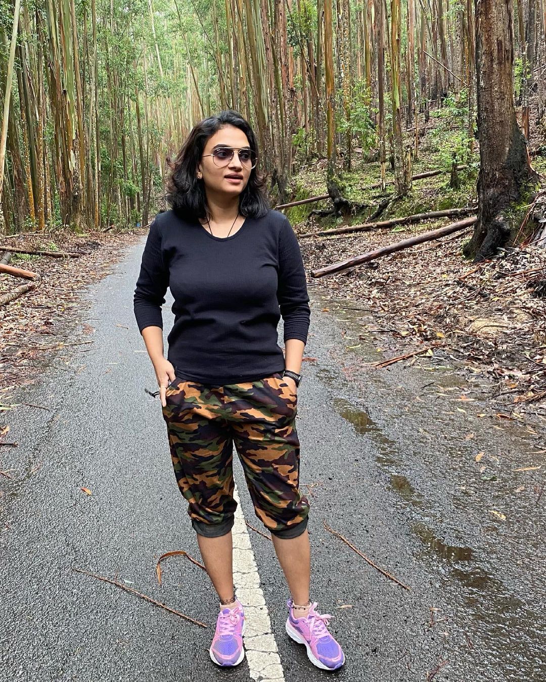 നീലസാരിയില്‍ ഗ്ലാമറസായി കൃഷ്ണ പ്രഭ; കലക്കന്‍ എന്ന് സോഷ്യല്‍ മീഡിയ