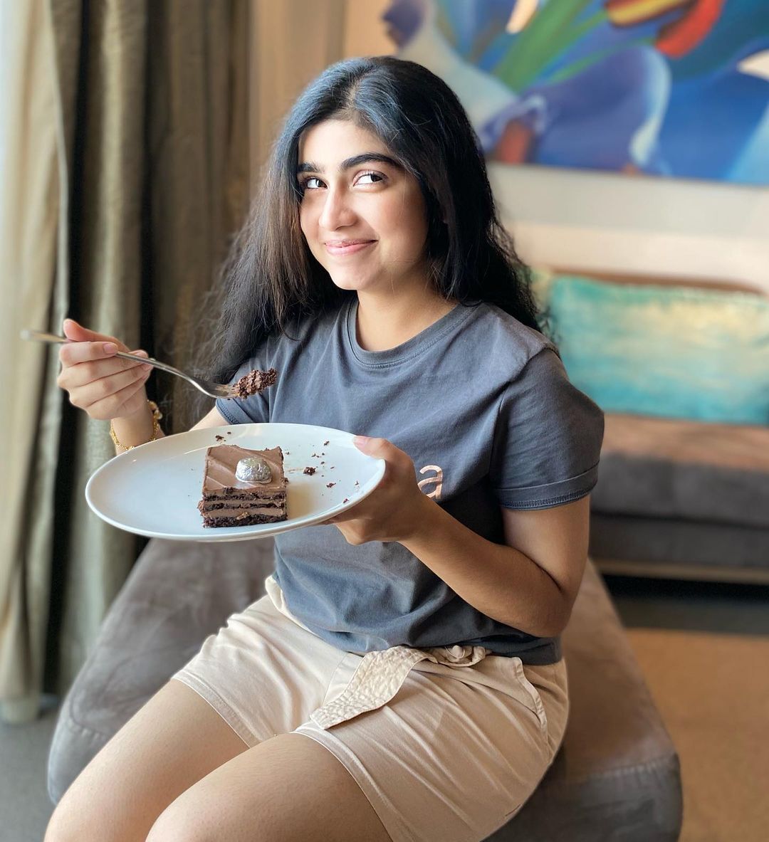 സിമ്പിള്‍ ലുക്കില്‍ ചിരി വിടര്‍ത്തി മാനസ; മനസ് നിറയ്ക്കും ചിത്രങ്ങള്‍