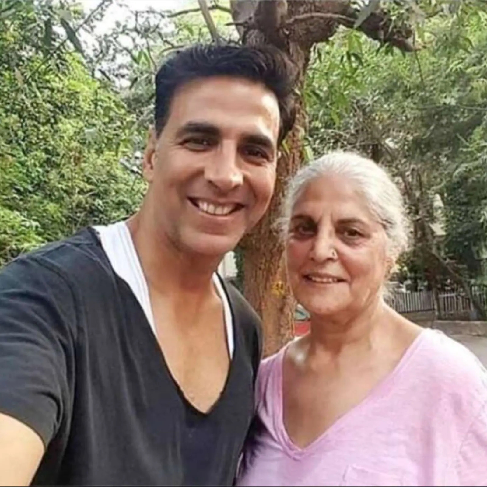 Akshay Kumar's Mother Dies: See Their Unseen Pictures Together