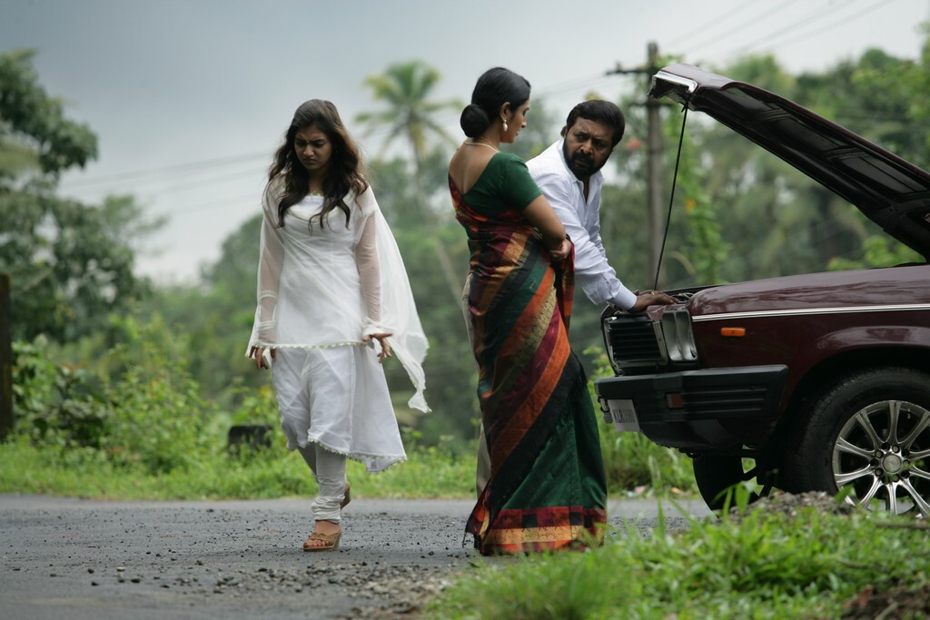 These BTS Pictures Of Nazriya Nazim and Nivin Pauly From The Sets Of Ohm Shanthi Oshaana Will Make You Nostalgic!