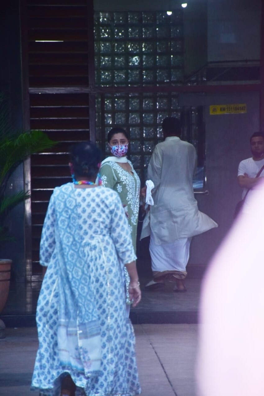 Celebs Pay Last Respects To Sidharth Shukla