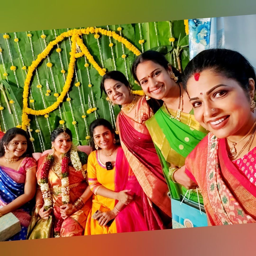 Bigg Boss Telugu Contestant Natraj Master భార్య నీతూ సీమంతం ఫోటోలు.. బుల్లితెర తారలే దిగివచ్చి!  