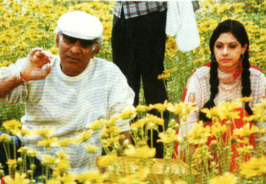 Sridevi, Rishi Kapoor & Vinod Khanna's Unseen Photos From Chandni Days