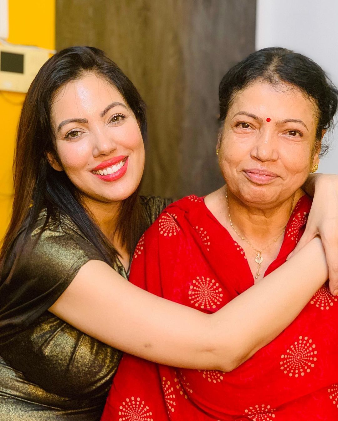 Taarak Mehta Ka Ooltah Chashmah's Munmun Dutta Celebrates Birthday With Her Mother & Pet Cat