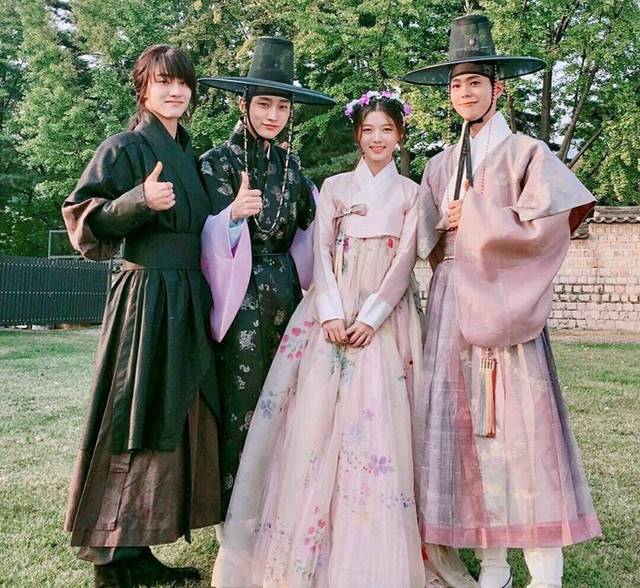 Unmissable BTS Pictures Of Park Bo Gum & Kim Yoo-Jung From Love In The Moonlight Sets