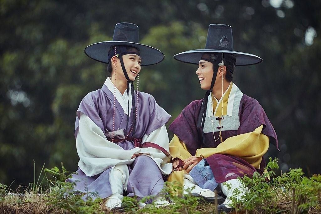 Unmissable BTS Pictures Of Park Bo Gum & Kim Yoo-Jung From Love In The Moonlight Sets