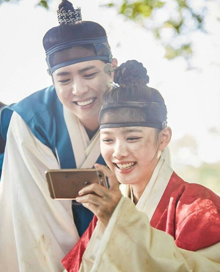 Unmissable BTS Pictures Of Park Bo Gum & Kim Yoo-Jung From Love In The Moonlight Sets