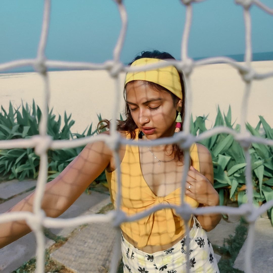  படுமோசமான உடையில் போட்டோ ஷூட் நடத்திய அமலா பால்... திணறும் இன்ஸ்டா!