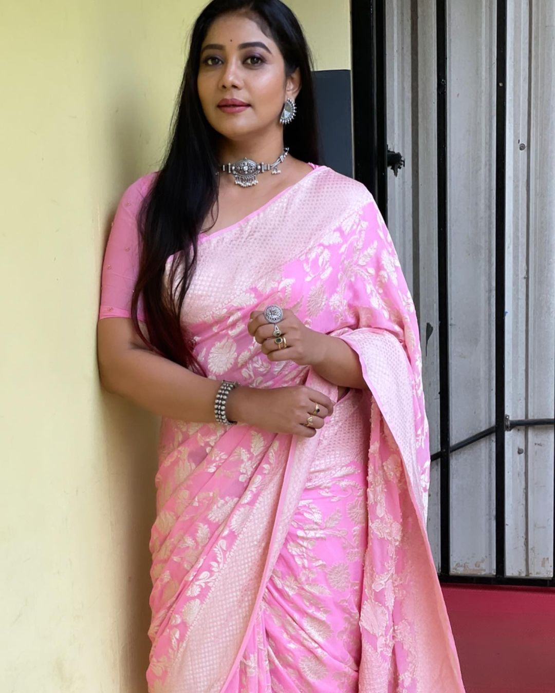 കറുപ്പില്‍ തിളങ്ങി രചന നാരായണന്‍കുട്ടി; അവതാരകയായി തിളങ്ങി താരം