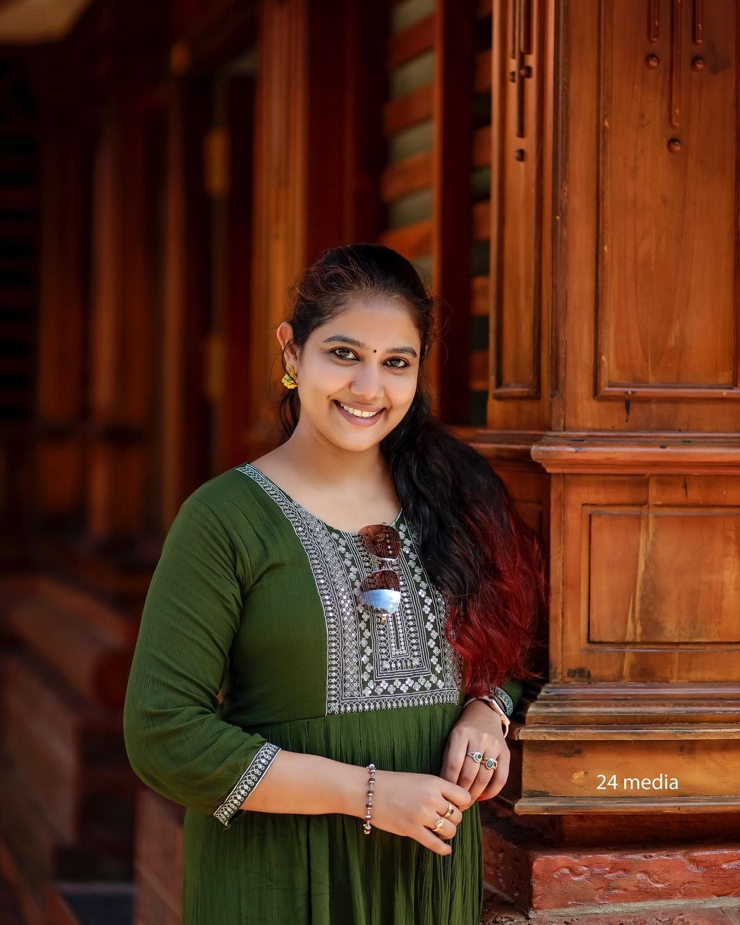 കറുപ്പില്‍ തിളങ്ങി രചന നാരായണന്‍കുട്ടി; അവതാരകയായി തിളങ്ങി താരം