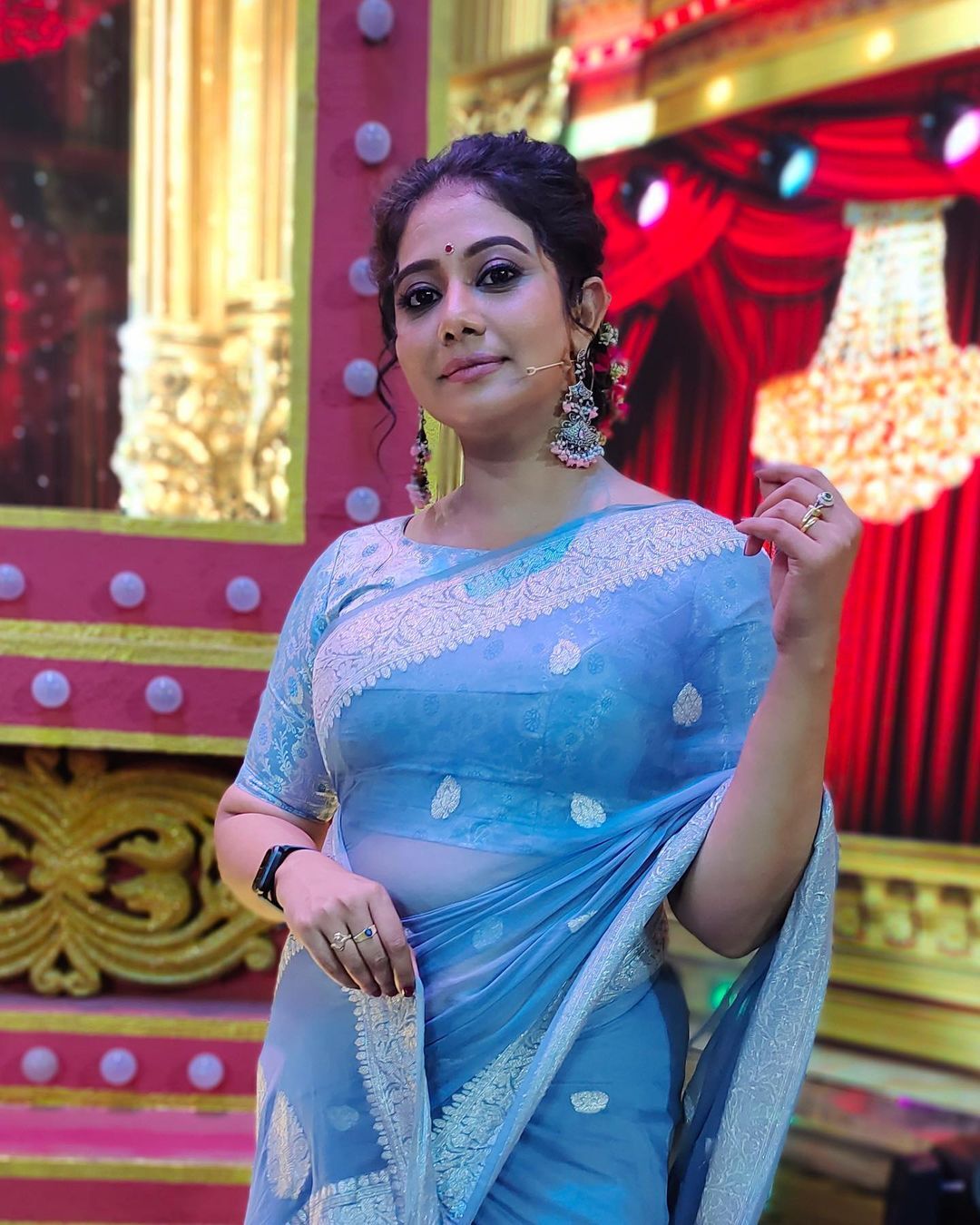കറുപ്പില്‍ തിളങ്ങി രചന നാരായണന്‍കുട്ടി; അവതാരകയായി തിളങ്ങി താരം