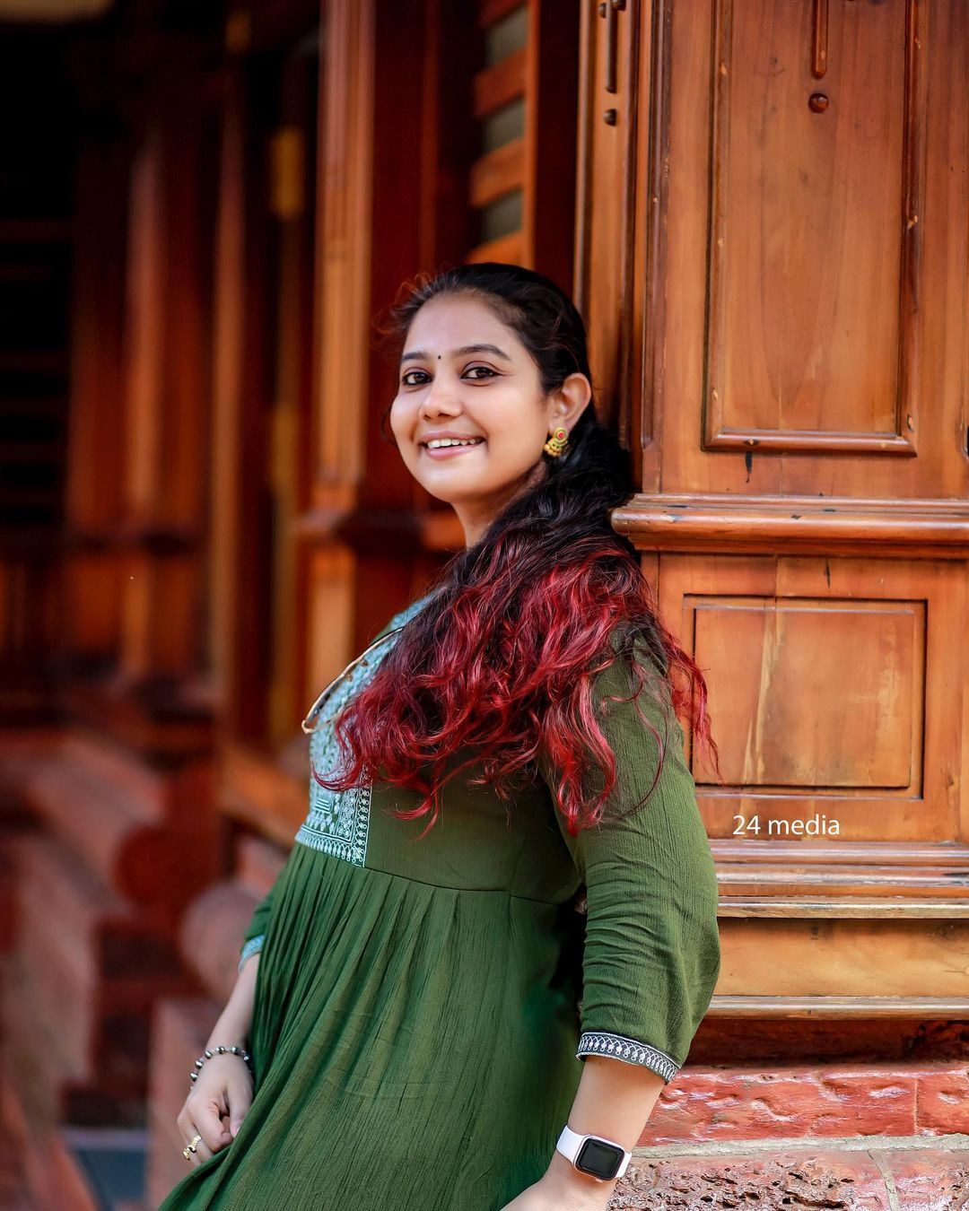 കറുപ്പില്‍ തിളങ്ങി രചന നാരായണന്‍കുട്ടി; അവതാരകയായി തിളങ്ങി താരം