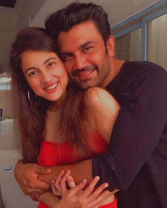 Birthday Boy Sharad Kelkar And His Wife Keerti Kelkar’s Romantic Moments Are All About Love & Passion