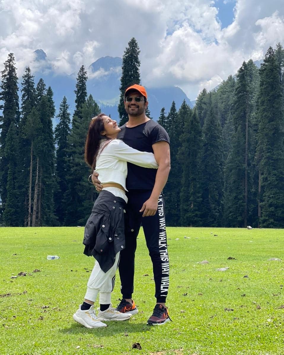 Birthday Boy Sharad Kelkar And His Wife Keerti Kelkar’s Romantic Moments Are All About Love & Passion