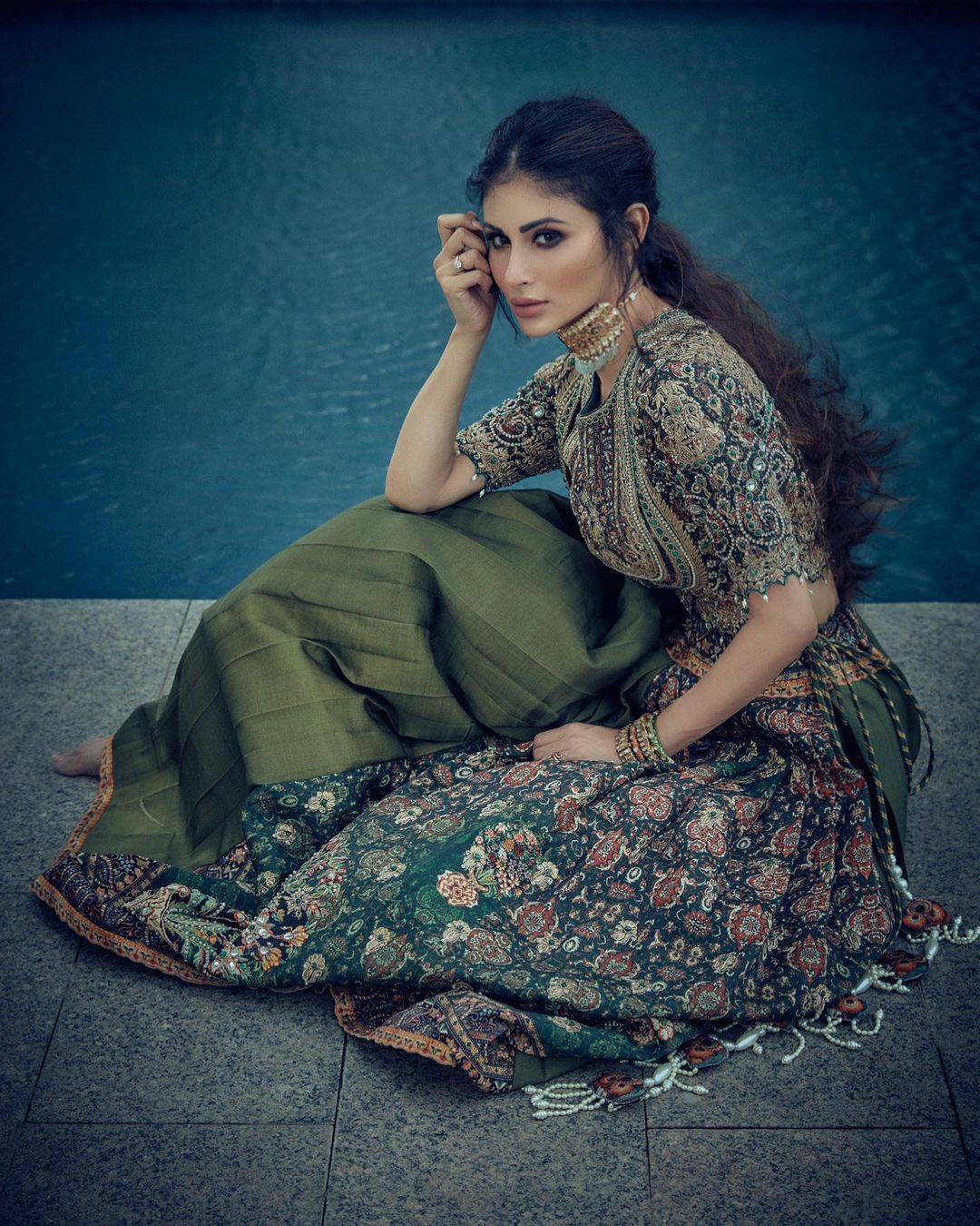 Mouni Roy Looks Gorgeous In Traditional Wear; Naagin Actress' BEST Ethnic Pictures