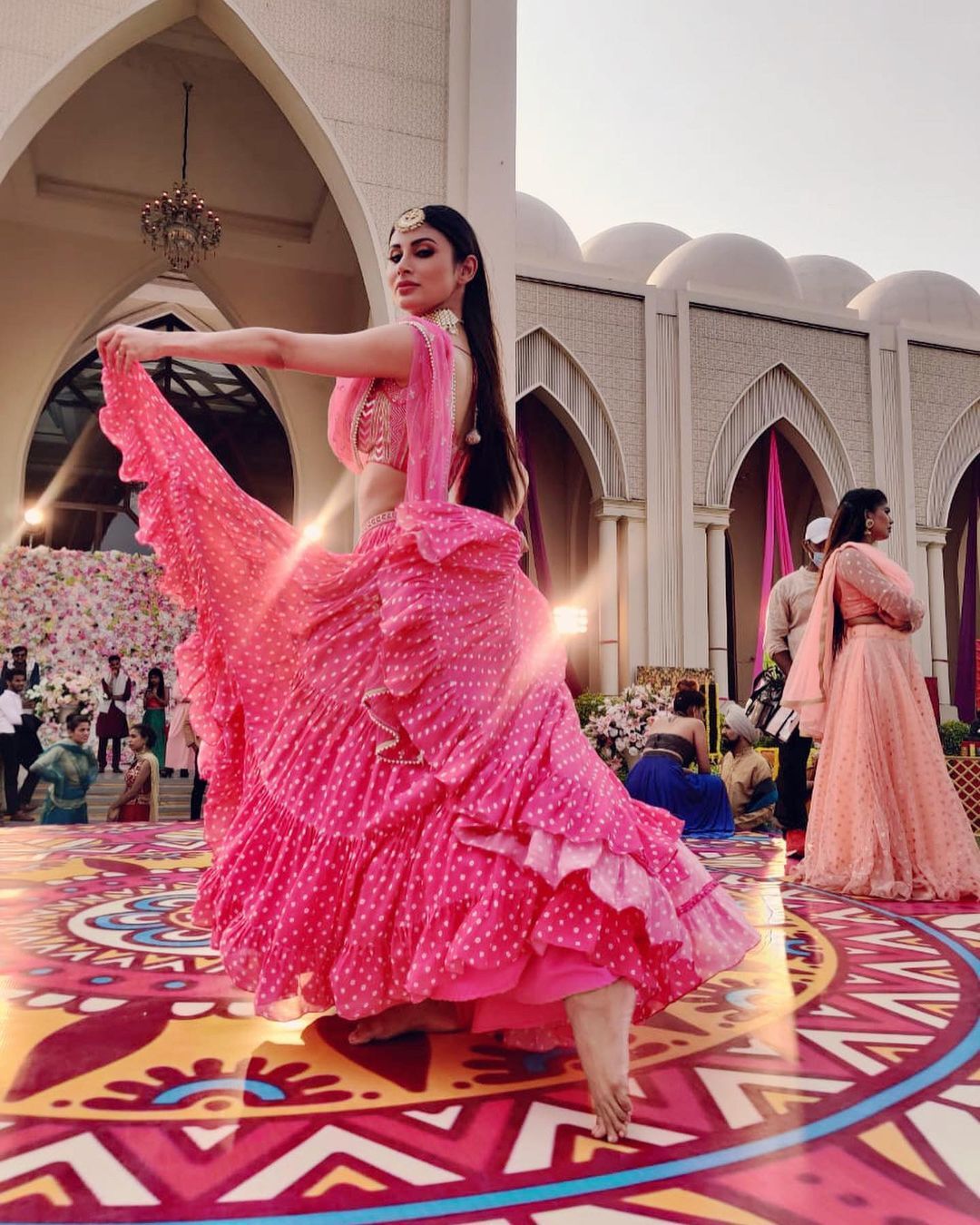 Mouni Roy Looks Gorgeous In Traditional Wear; Naagin Actress' BEST Ethnic Pictures