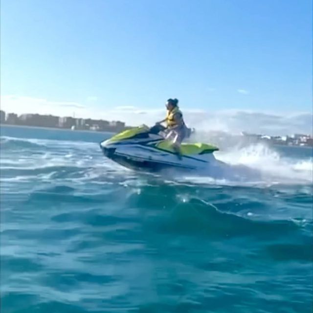 Priyanka Chopra Latest Red Hot Bikini Pictures From Spain Are Too Hot To Handle