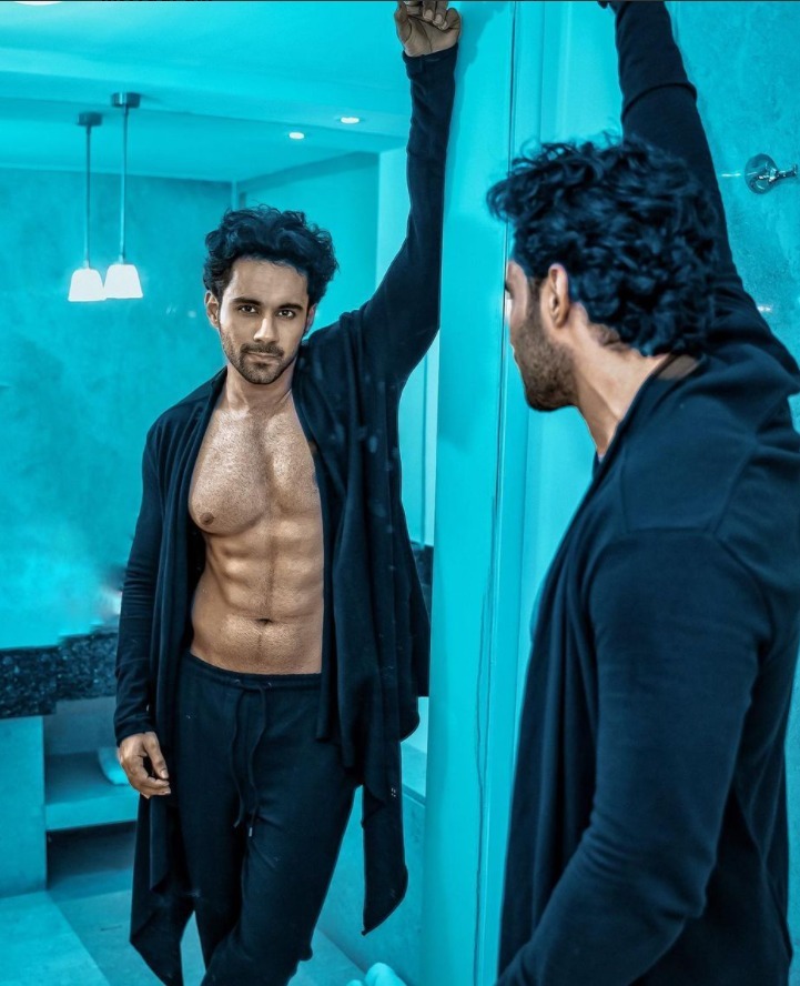 Abhishek Bajaj’s Sexy Shirtless Pictures Prove He Is All-Time Gabru