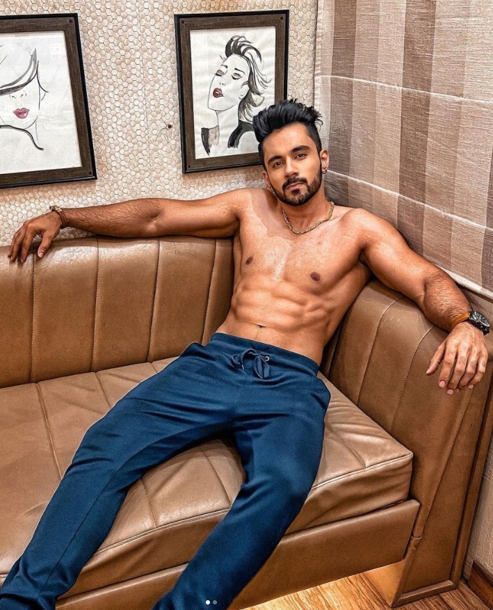 Abhishek Bajaj’s Sexy Shirtless Pictures Prove He Is All-Time Gabru