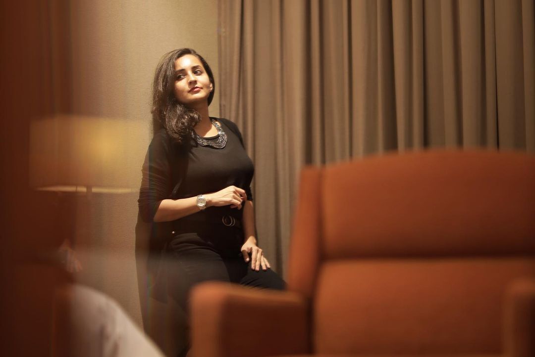 ചുവപ്പണിഞ്ഞ് ഭാമ; താരസുന്ദരിയുടെ പുത്തന്‍ ചിത്രങ്ങള്‍