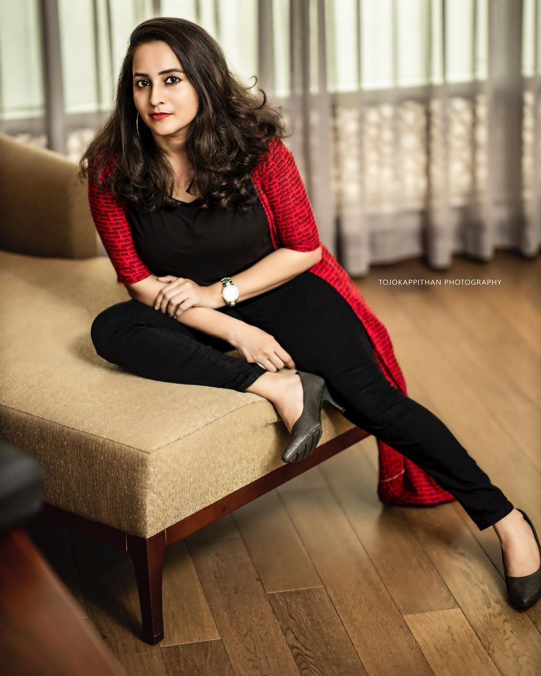 ചുവപ്പണിഞ്ഞ് ഭാമ; താരസുന്ദരിയുടെ പുത്തന്‍ ചിത്രങ്ങള്‍