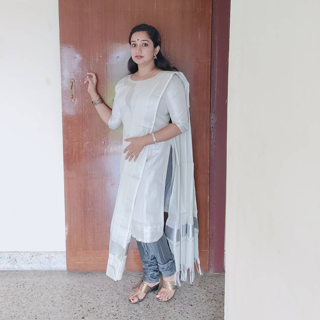 പുതിയ ലുക്കിൽ ഗൗരി കൃഷ്ണ, ചിത്രം കാണാം