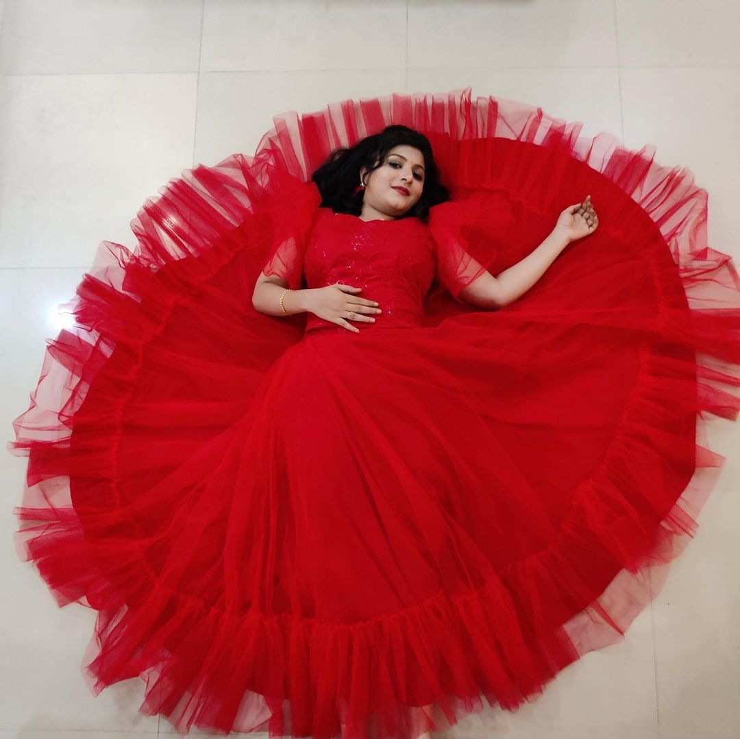 ചുവപ്പിൽ സുന്ദരിയായി  സാന്ത്വനത്തിലെ അപ്പു, ചിത്രങ്ങൾ കാണൂ
