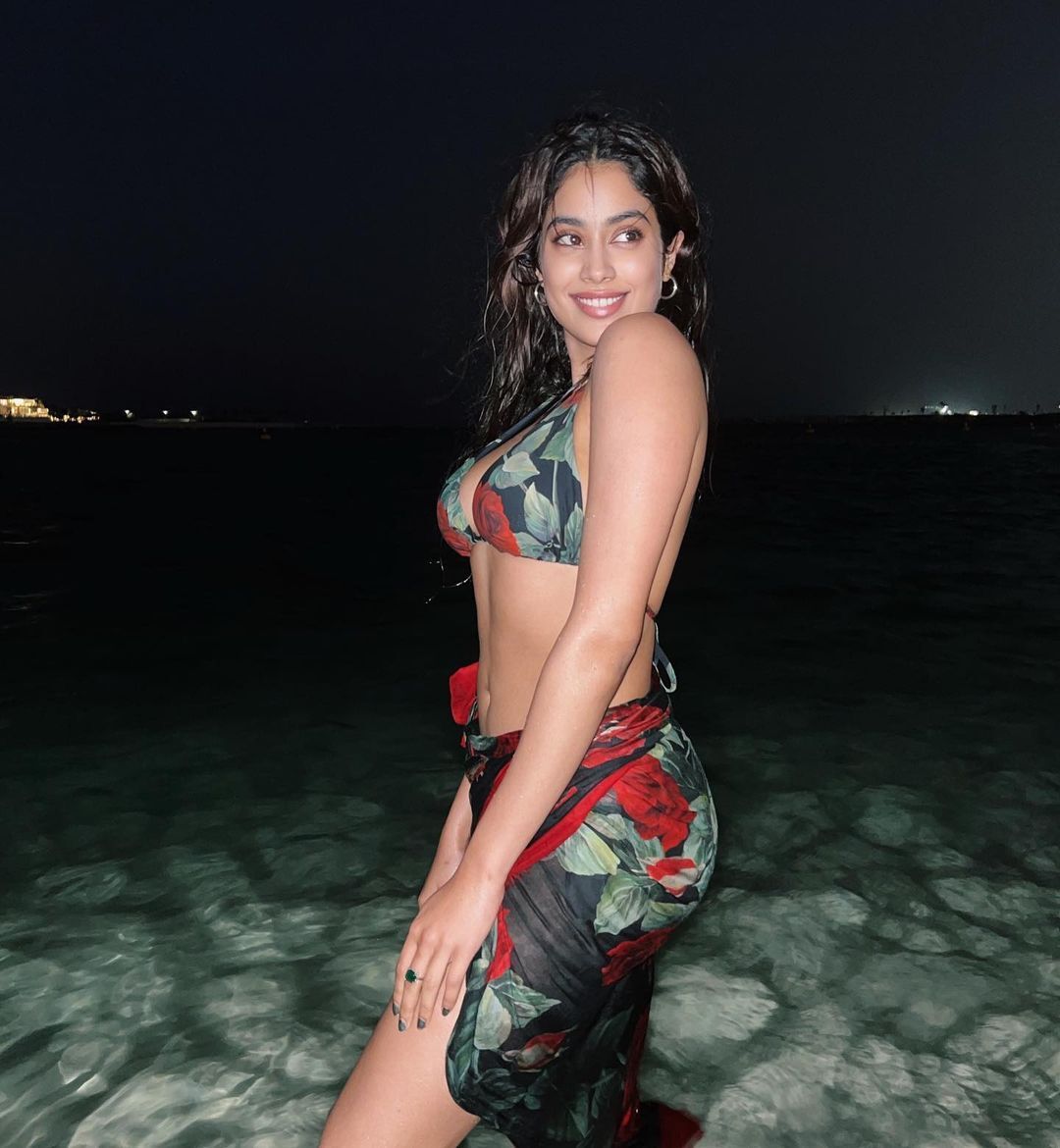 Janhvi Kapoor's New Bikini Pictures From Dubai Are Too Hot To Handle