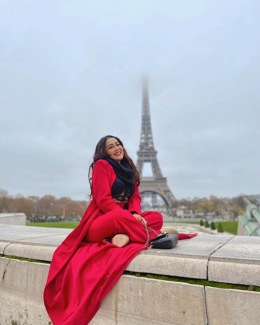 Love In Paris! Neha Kakkar Kisses Rohanpreet Singh in Front Of Eiffel Tower