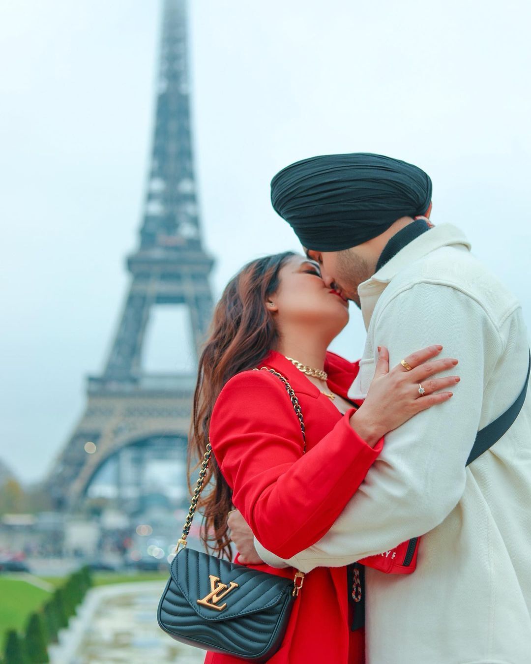 Love In Paris! Neha Kakkar Kisses Rohanpreet Singh in Front Of Eiffel Tower