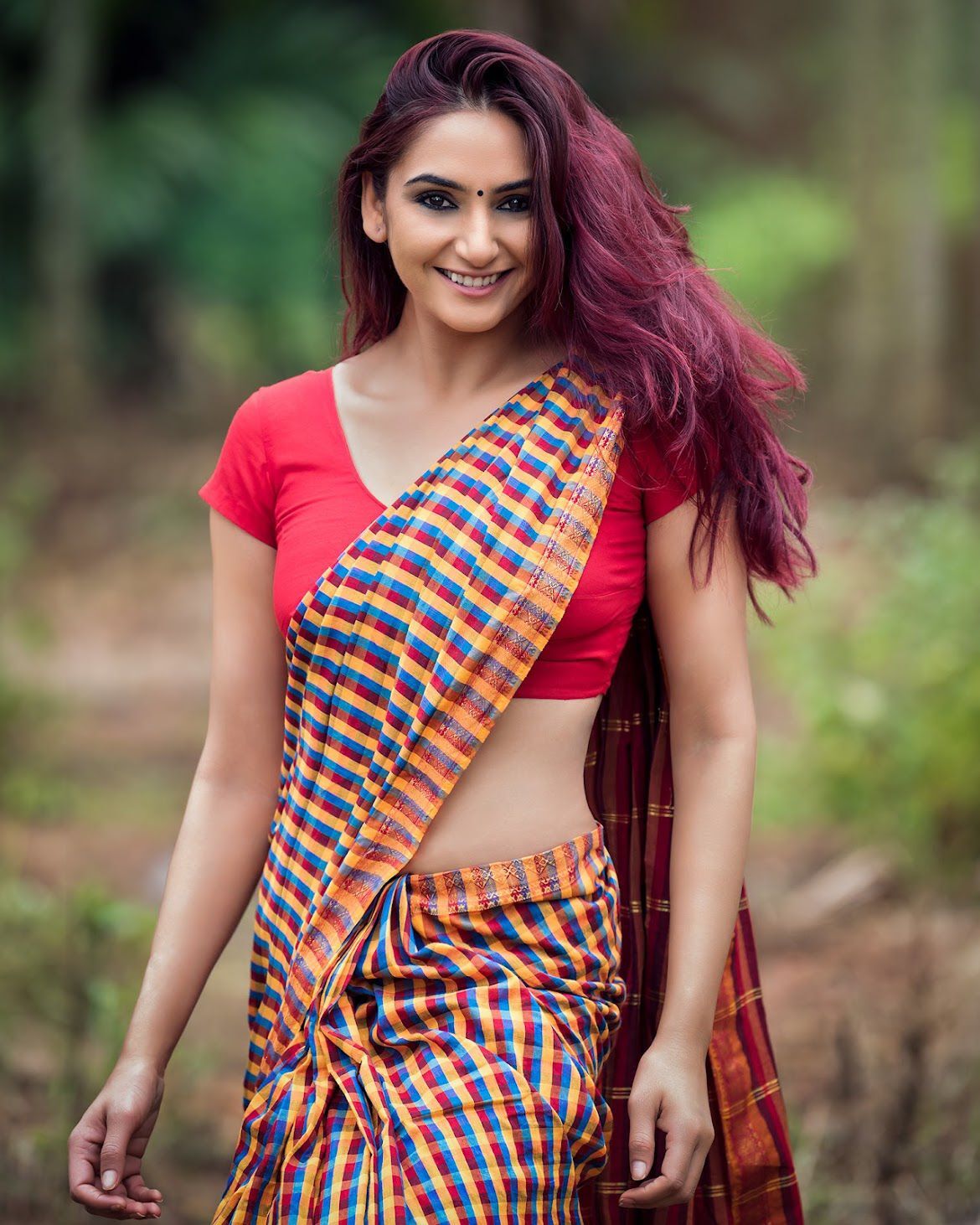 Ragini Dwivedi Looks Beautiful In Saree Latest Photoshoot