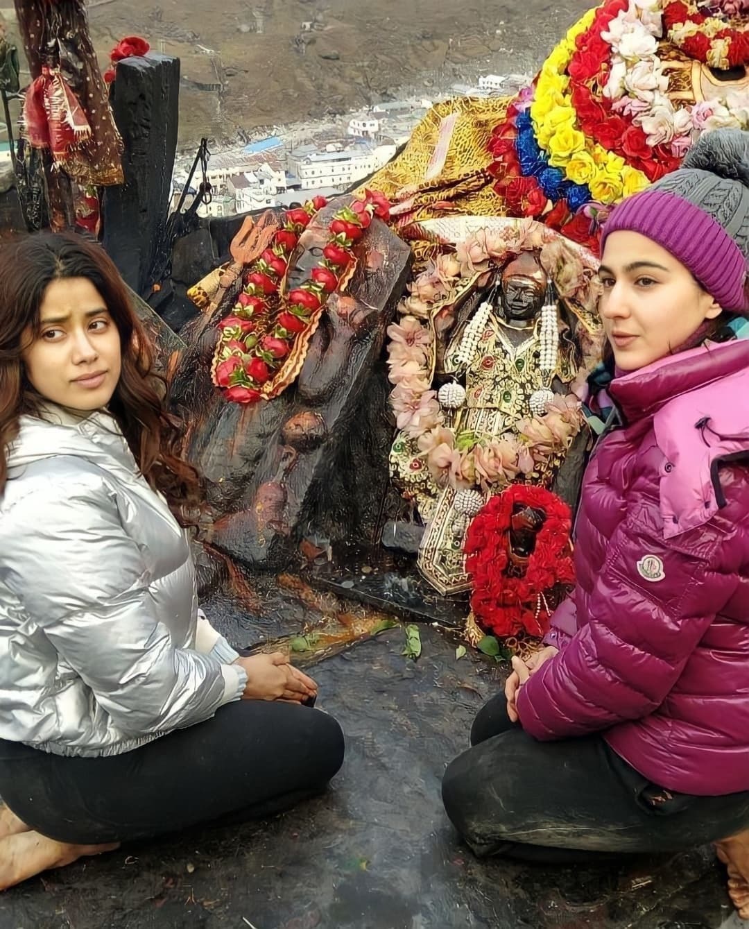 Sara Ali Khan And Janhvi Kapoor's No-Makeup Pictures From Kedarnath Trip