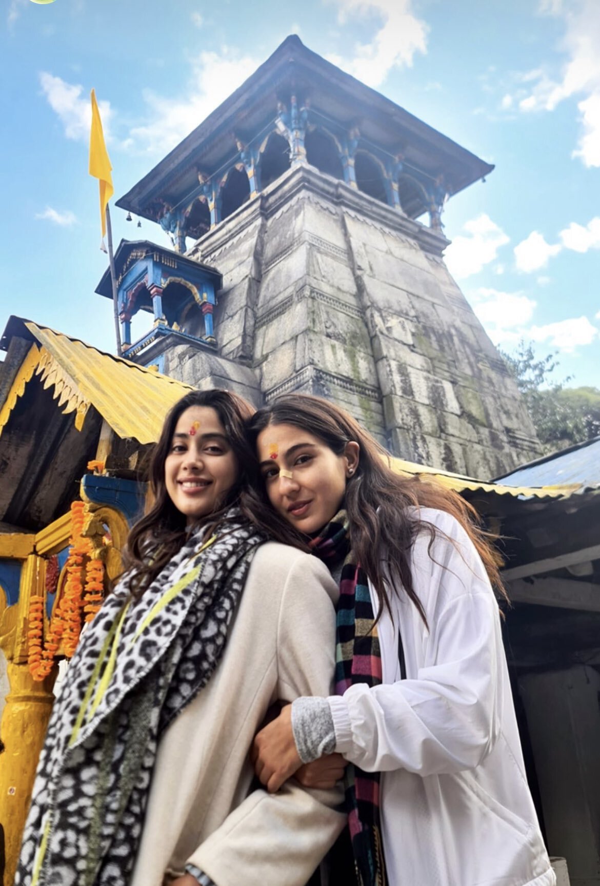 Sara Ali Khan And Janhvi Kapoor's No-Makeup Pictures From Kedarnath Trip