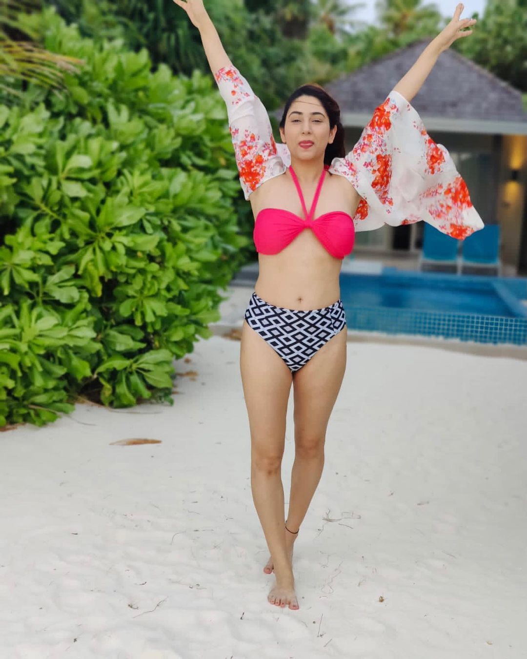 Shiny Doshi, Rubina Dilaik, Hina Khan & Other TV Divas’ Hot Pics From Their Exotic Maldives Vacay