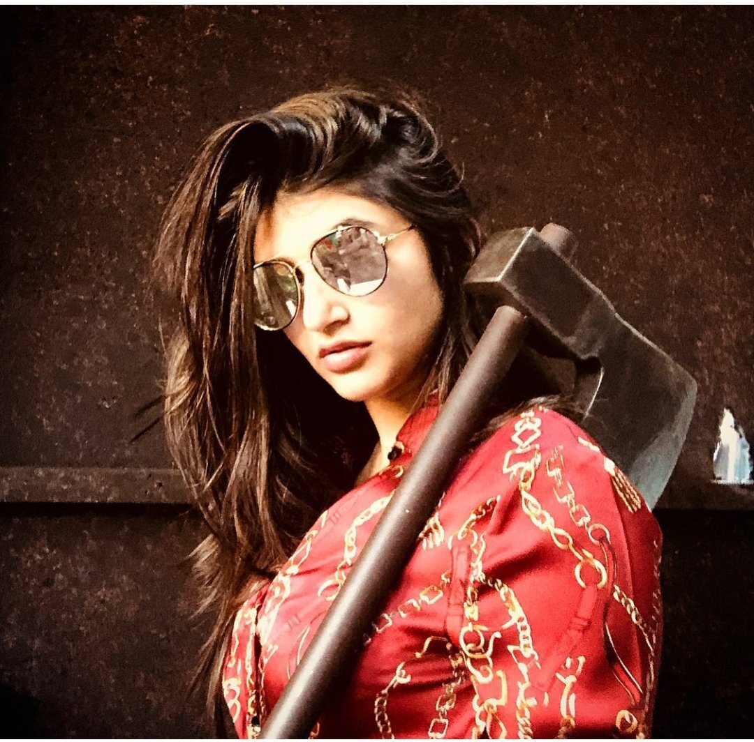 Sree Leela : కవ్విస్తున్న తెలుగమ్మాయి.. హాట్ టాపిక్ గా మారుతున్న శ్రీ లీల గ్లామరస్ ఫోటోలు..