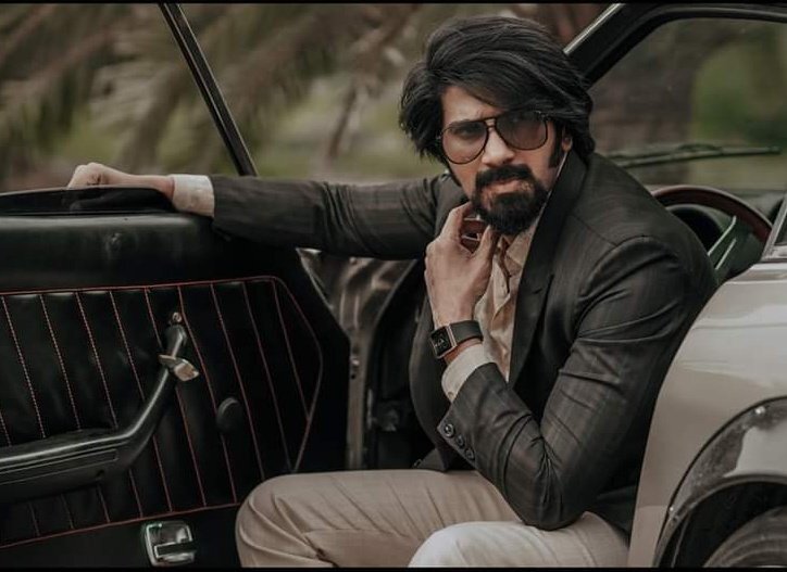 These 15 Viral Pictures From Dulquer Salmaan's Kurup Will Leave You Thrilled!