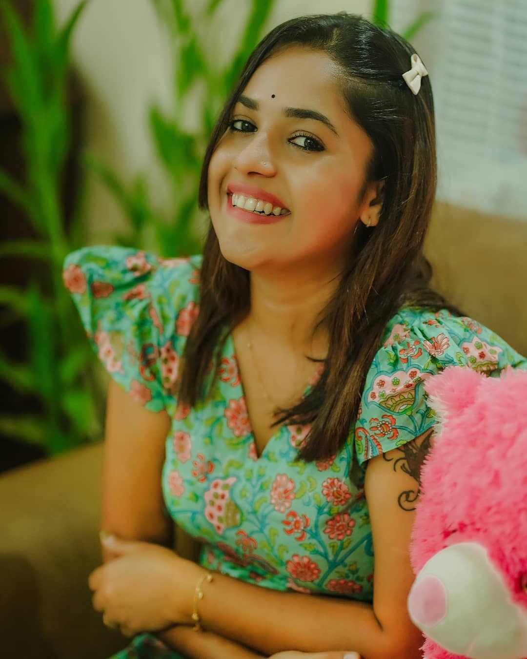 ടെഡ്ഡി ബെയറിനെ ചേര്‍ത്തുപിടിച്ച് അമൃത; ക്യൂട്ട് ചിത്രങ്ങള്‍ കാണാം