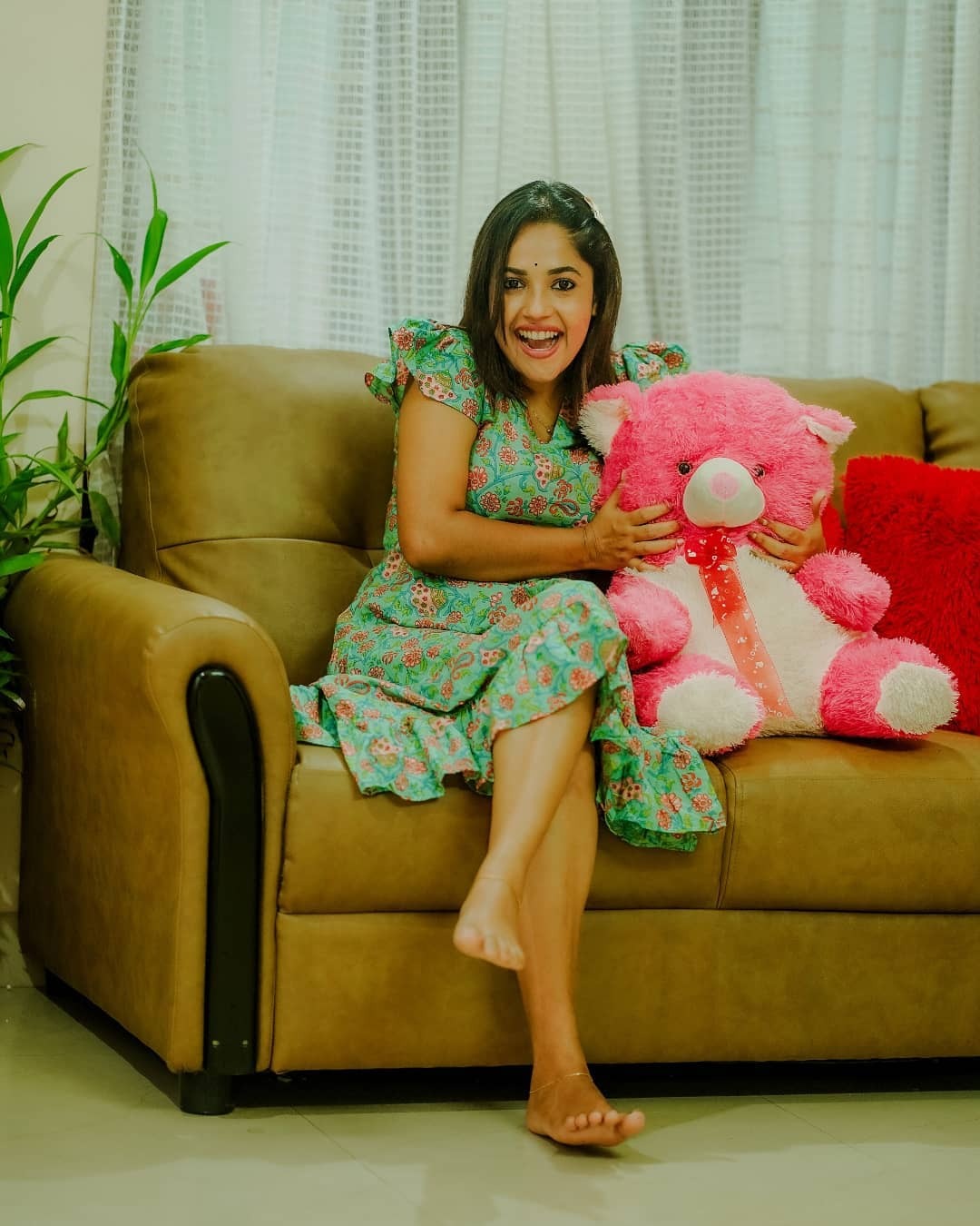 ടെഡ്ഡി ബെയറിനെ ചേര്‍ത്തുപിടിച്ച് അമൃത; ക്യൂട്ട് ചിത്രങ്ങള്‍ കാണാം