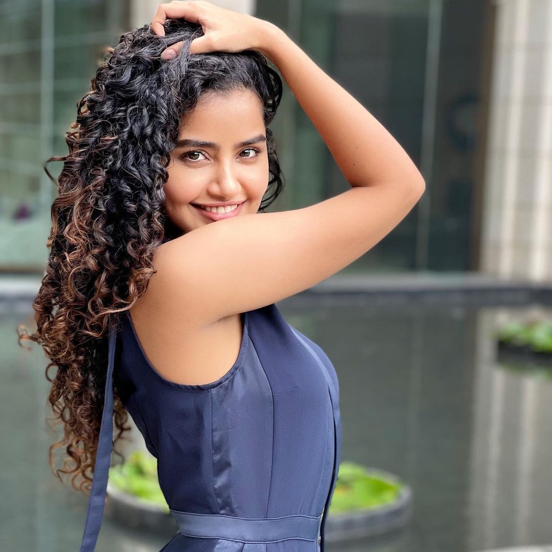 ചിരിയുണർത്തും ഭാവങ്ങളുമായി അനുപമ പരമേശ്വരൻ; ചിത്രങ്ങൾ