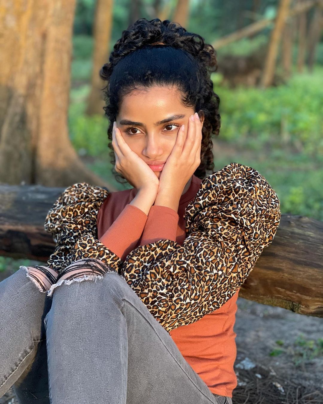 ചിരിയുണർത്തും ഭാവങ്ങളുമായി അനുപമ പരമേശ്വരൻ; ചിത്രങ്ങൾ