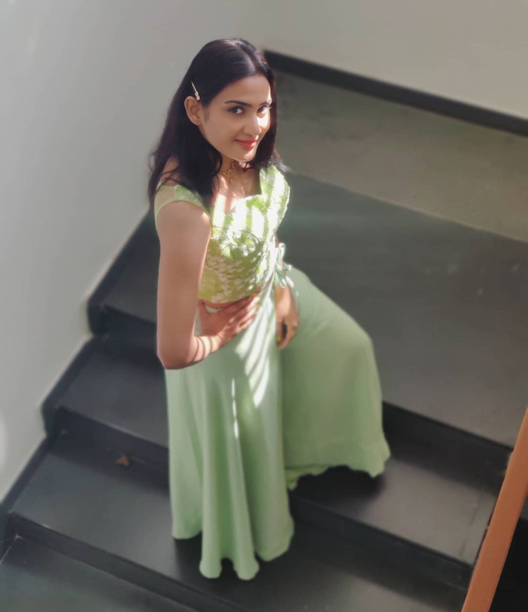 സ്‌റ്റൈലന്‍ ലുക്കില്‍ അതിഥി രവി; ലൈം യെല്ലോ കളറില്‍ തിളങ്ങി താരം ...