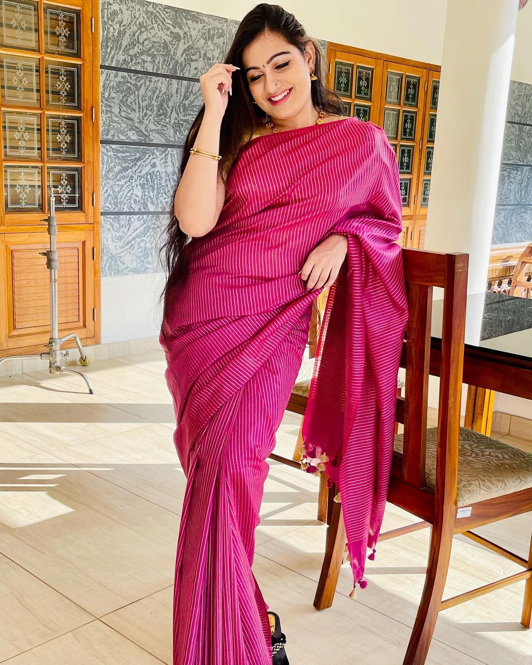 സാരിയിൽ അതിസുന്ദരിയായി കൂടെവിടെ താരം; മാൻവിയുടെ ചിത്രങ്ങൾ