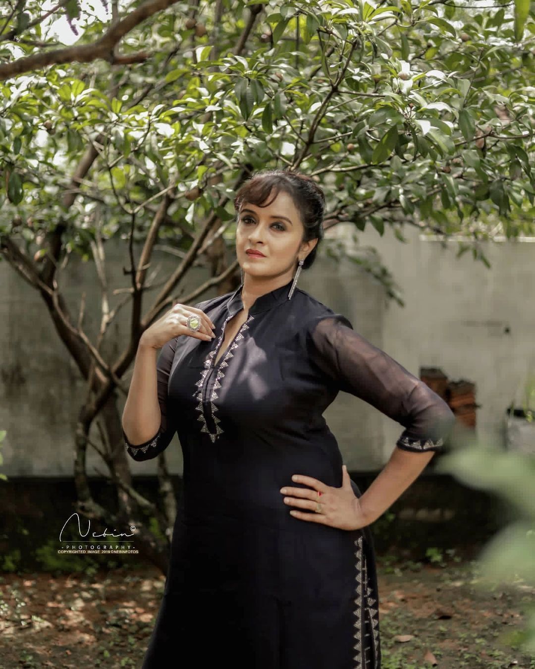 ശാലു  മേനോൻ കൂടുതൽ സുന്ദരിയായിട്ടുണ്ട്, നടിയുടെ ക്രിസ്തുമസ് ചിത്രങ്ങള്‍ വൈറല്‍