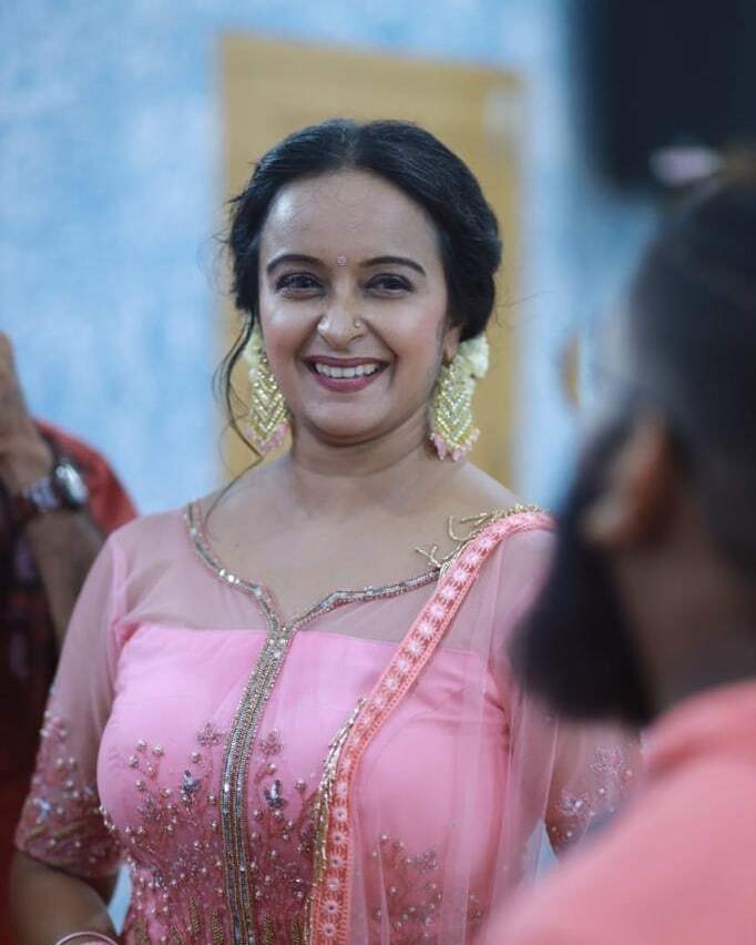 ശാലു  മേനോൻ കൂടുതൽ സുന്ദരിയായിട്ടുണ്ട്, നടിയുടെ ക്രിസ്തുമസ് ചിത്രങ്ങള്‍ വൈറല്‍