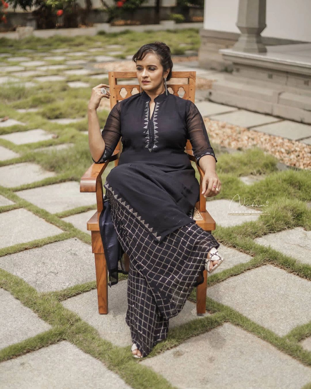 ശാലു  മേനോൻ കൂടുതൽ സുന്ദരിയായിട്ടുണ്ട്, നടിയുടെ ക്രിസ്തുമസ് ചിത്രങ്ങള്‍ വൈറല്‍